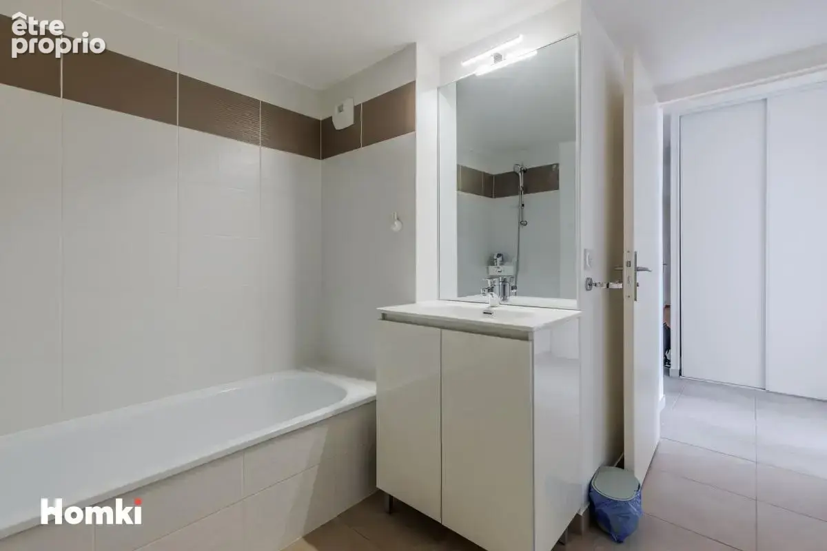 Appartement T3 de 65 m² avec terrasse et place de parking à Vénissieux 69200, Boulevard Laurent Gérin - photo 7