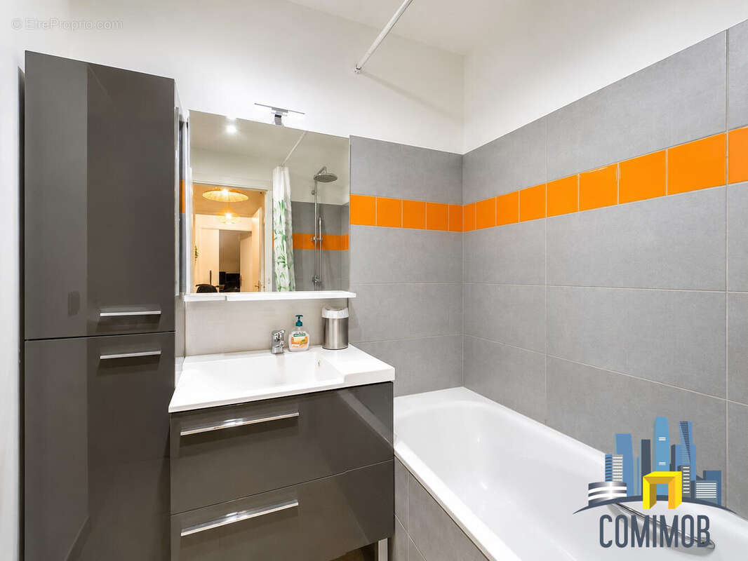 Appartement à COURBEVOIE