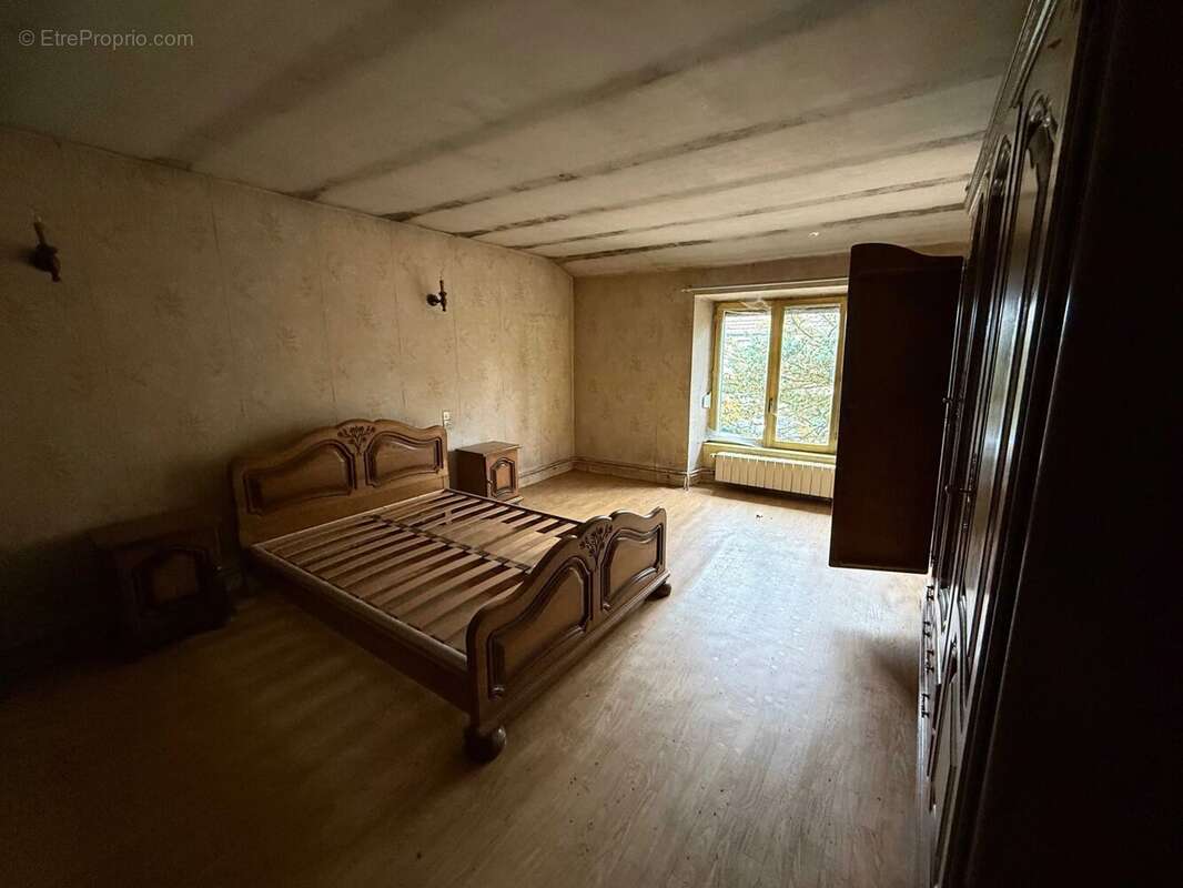 Grande ferme villageoise double indépendante à rénover – deux maisons, nombreuses dépendances, presque 1 hectare - photo 10