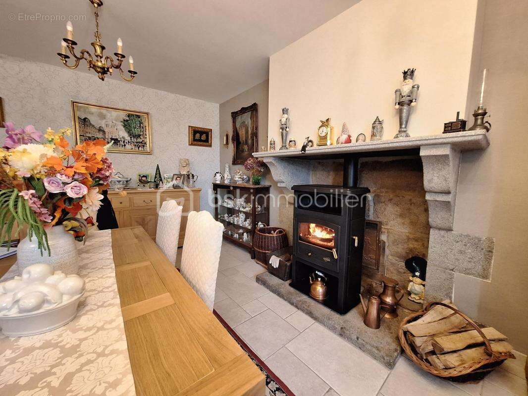 Maison à SAINT-AUBIN-FOSSE-LOUVAIN