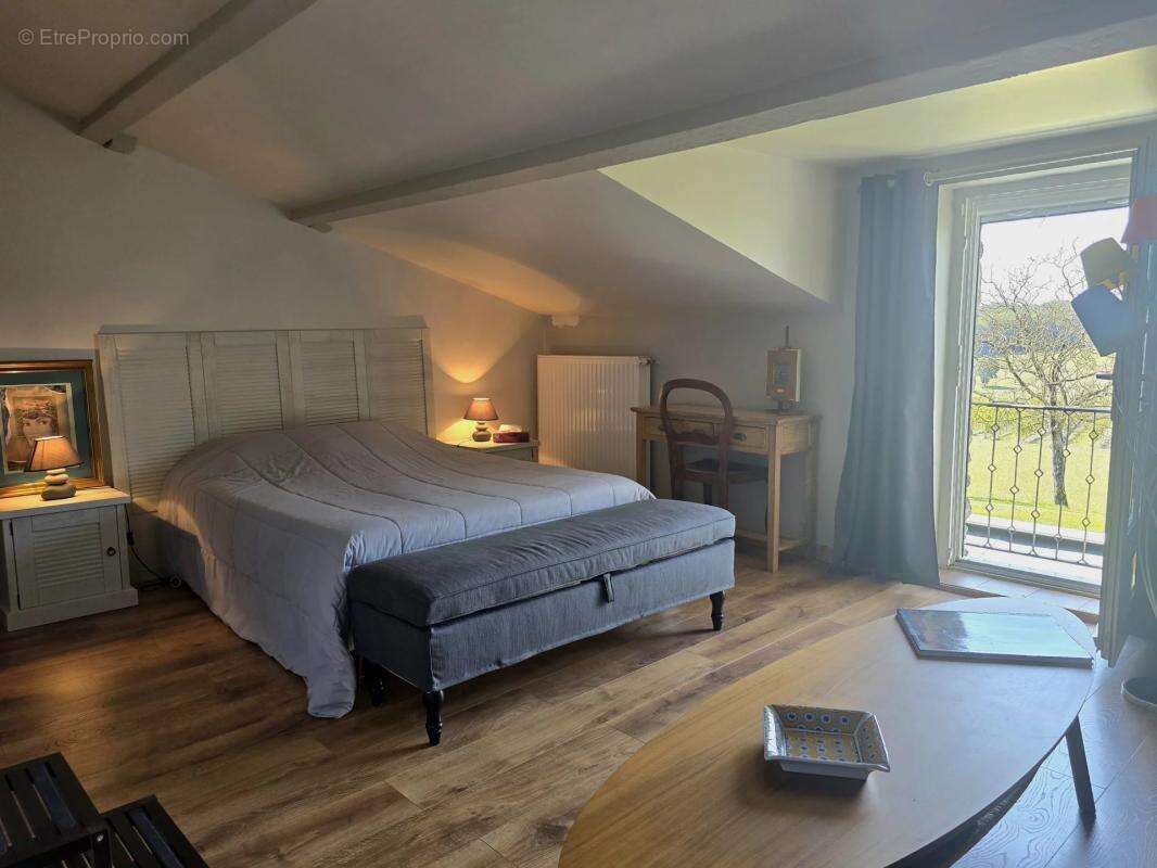 Maison à SAINT-LAURENT-DES-COMBES