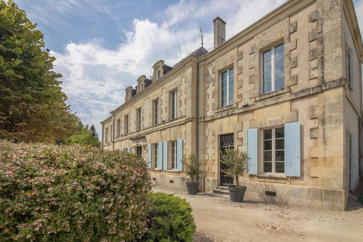 Maison à SAINT-JEAN-D'ANGELY