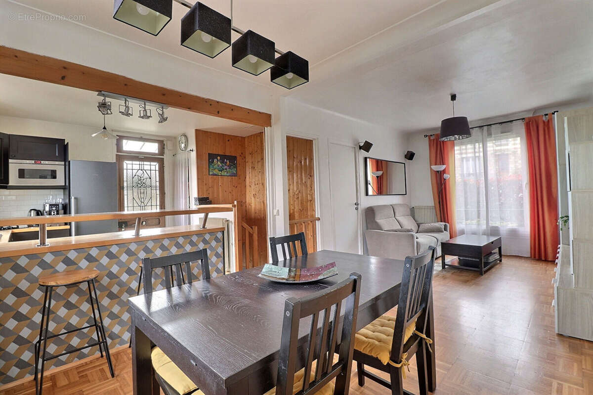 Maison à MAREIL-MARLY