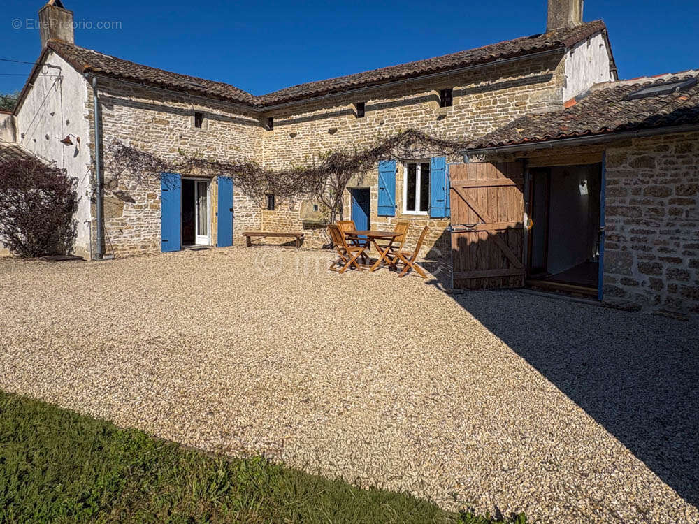 Belle maison en pierres avec grange et jardin - photo 19