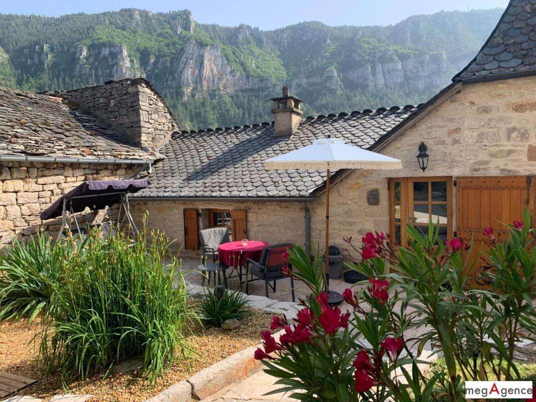 Maison à SAINTE-ENIMIE