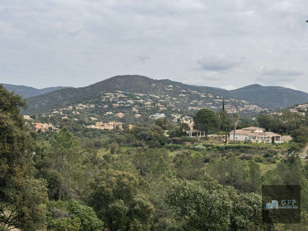 Terrain à LA LONDE-LES-MAURES
