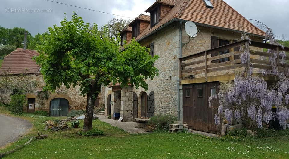 Moulin à eau de charme du XVIe siècle en Corrèze, cadre exceptionnel et potentiel rare - photo 2