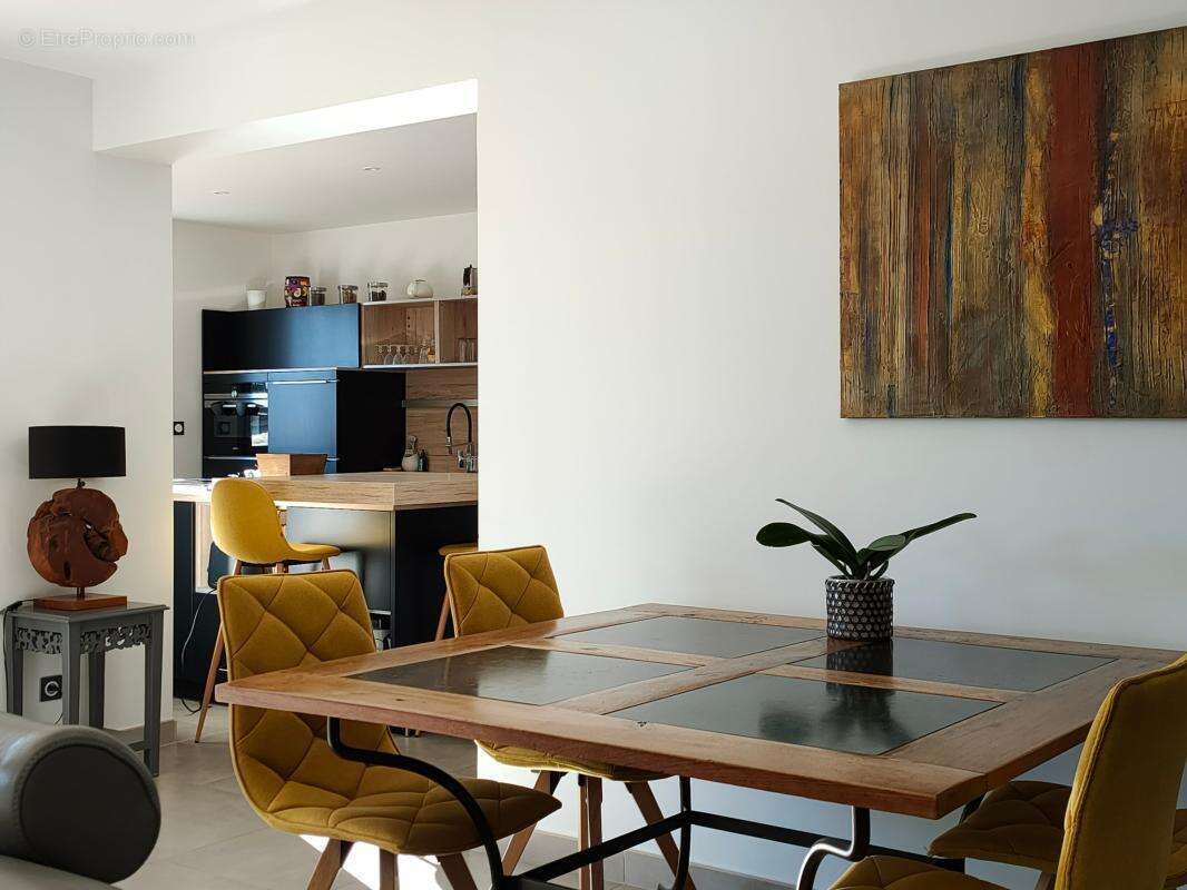 Maison à VEZENOBRES