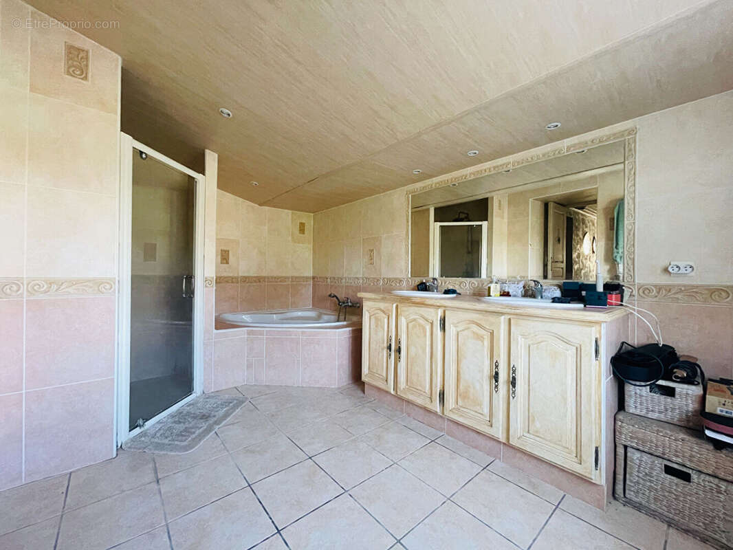 Maison à COMMEQUIERS