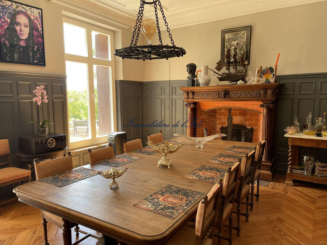 Maison à JAVERLHAC-ET-LA-CHAPELLE-SAINT-ROBERT