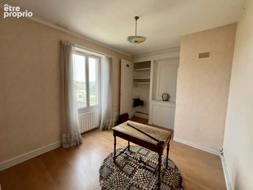 Centre de Craponne, maison individuelle à rénover avec dépendances sur terrain de 800m2. - photo 11