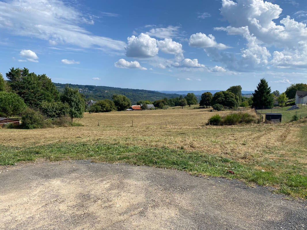 Terrain à DONZENAC