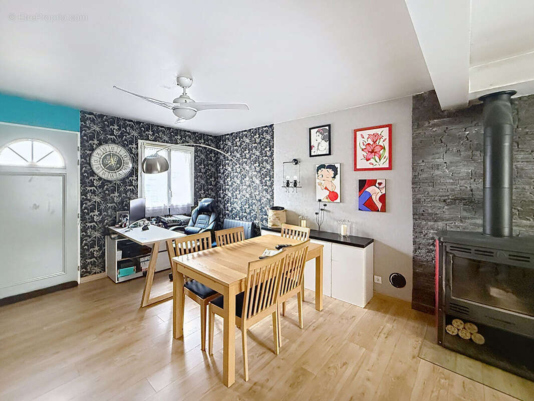 Maison à VILLEVEQUE