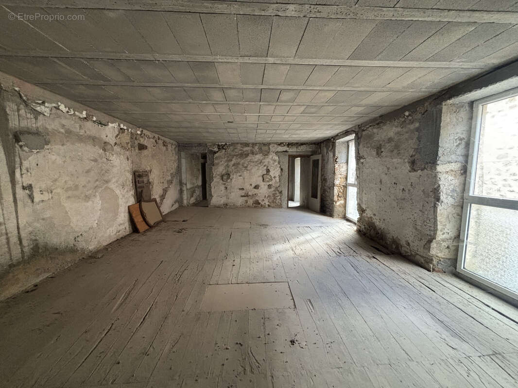 Commerce à SAINT-JUNIEN