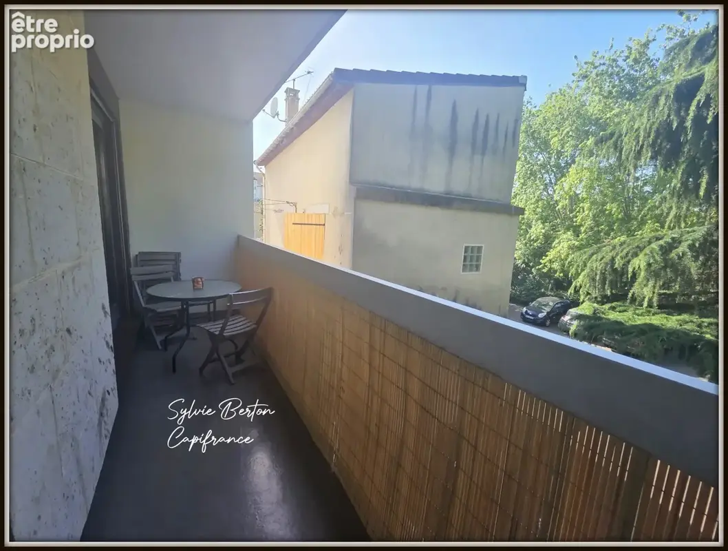 VAUJOURS Studio - 34 m2 avec balcon et place de parking - photo 8