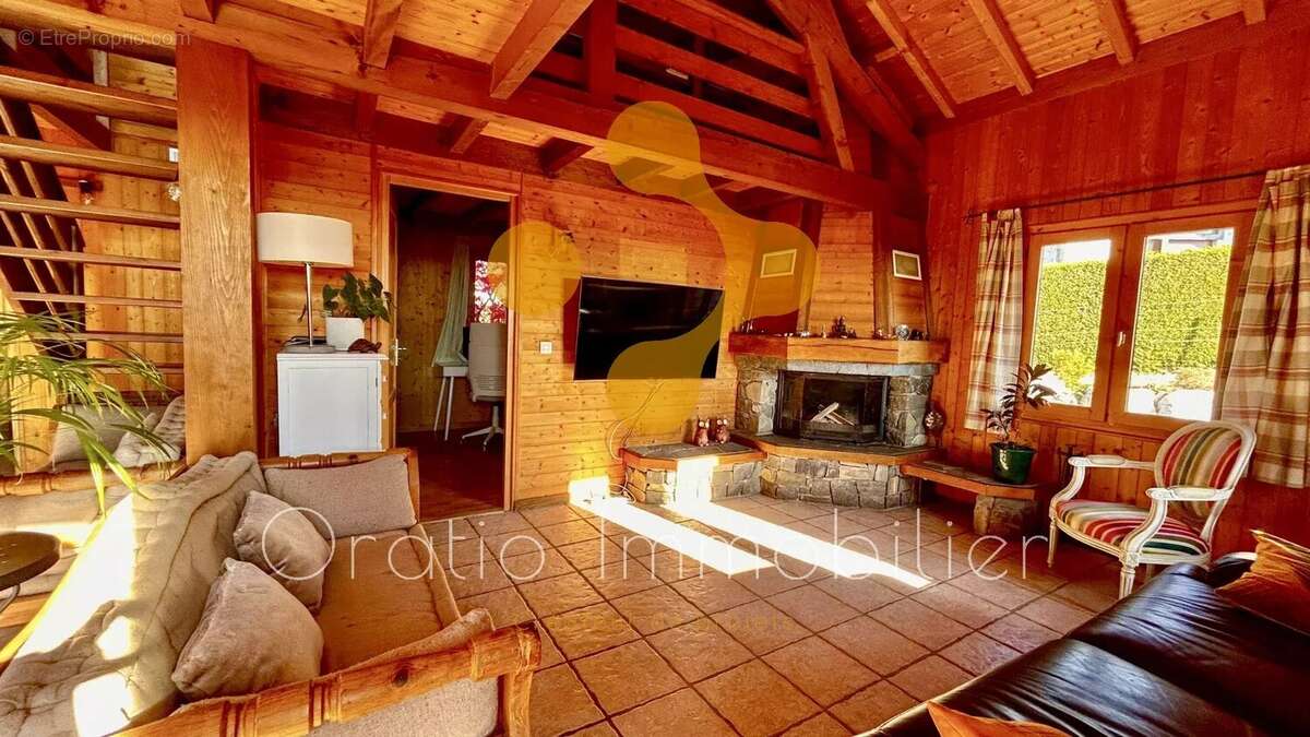 Maison à LA ROCHE-SUR-FORON