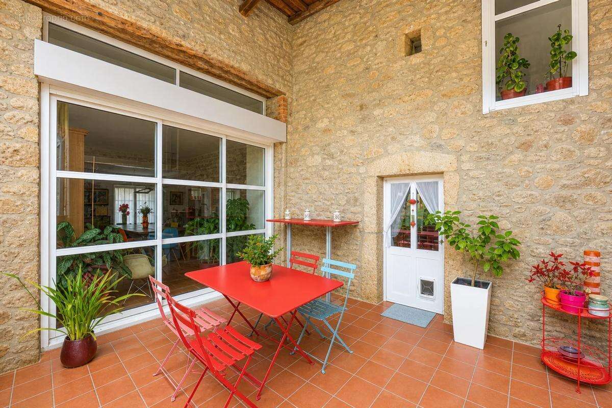 Maison à MONTROMANT