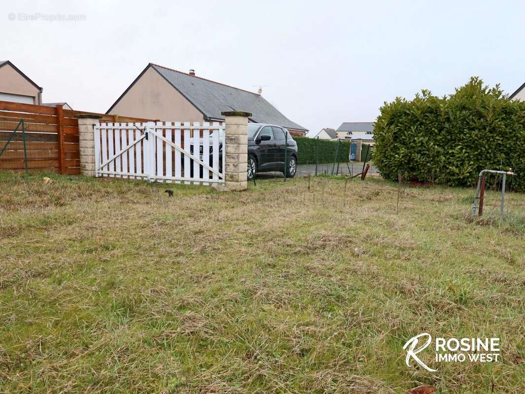 Terrain à LONGUE-JUMELLES