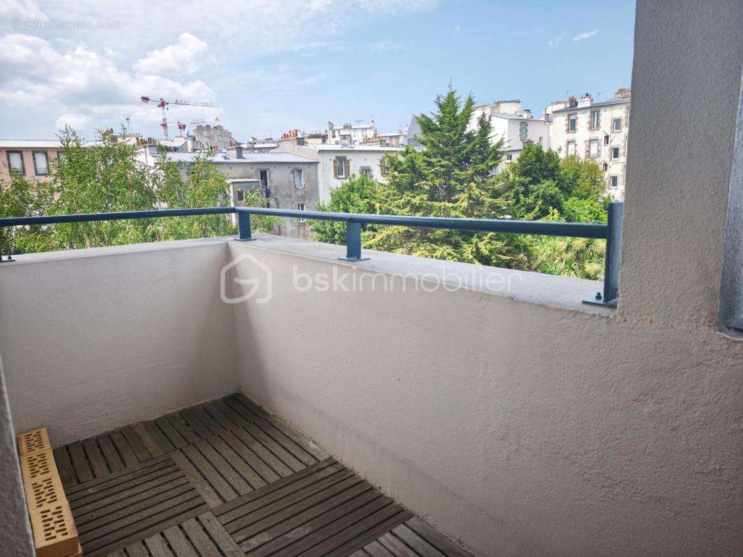 Duplex 75 m² – Garage, cave, ascenseur et chambre vue sur rade - photo 2