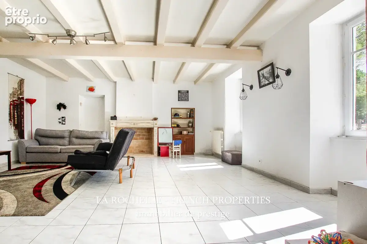 Charmante maison de 5 pièces (140 m2) avec terrasse, garage et terrain piscinable   Secteur recherché (Vérines - photo 2
