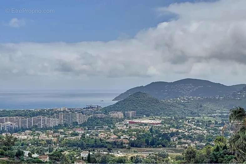 Maison à MANDELIEU-LA-NAPOULE