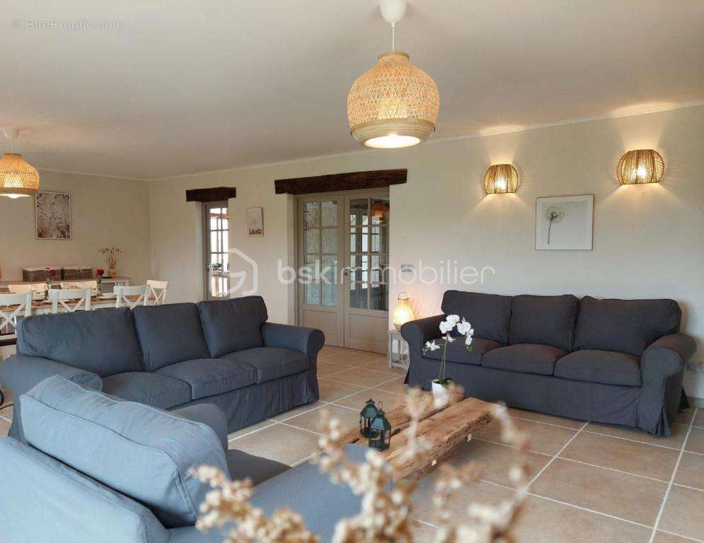 Maison à LUSSAS-ET-NONTRONNEAU