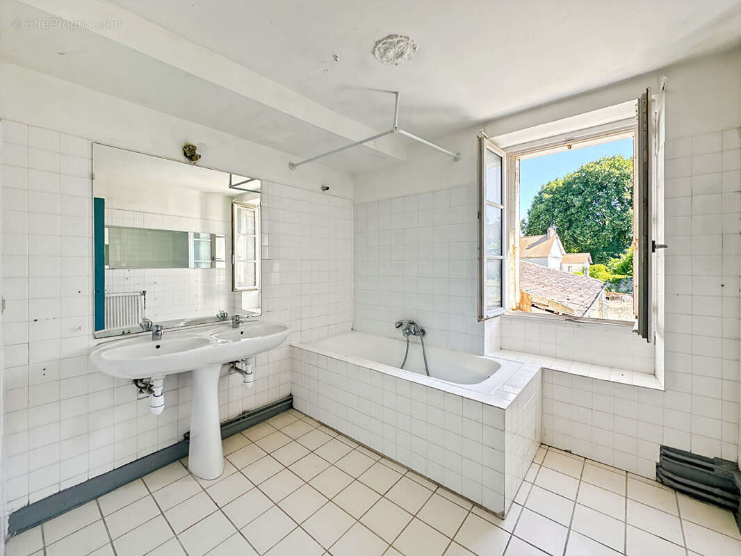 Maison à VIENNE-EN-ARTHIES