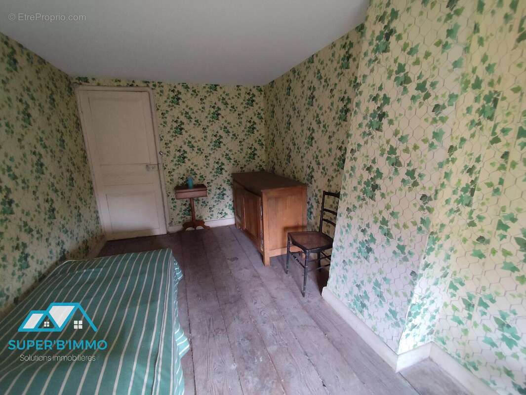 maison de bourg avec terrain et dépendances - photo 8