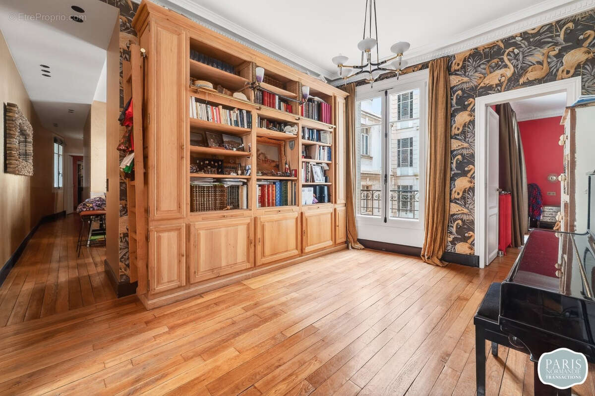 Appartement à PARIS-17E