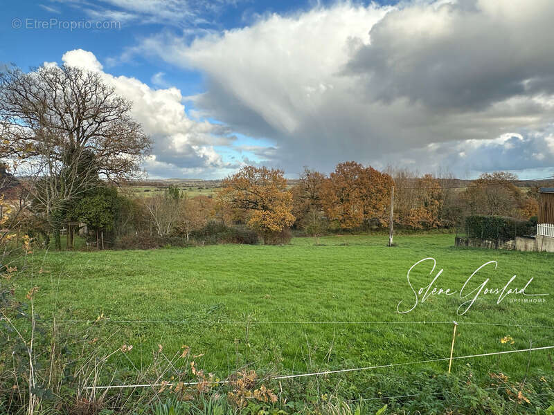Rieux, bourg,terrain avec une vue dégagée !! - photo 3
