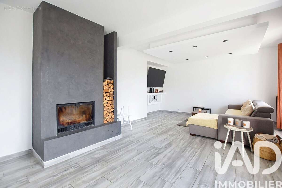 Maison 183 m² à Crecy-La-Chapelle  - photo 5