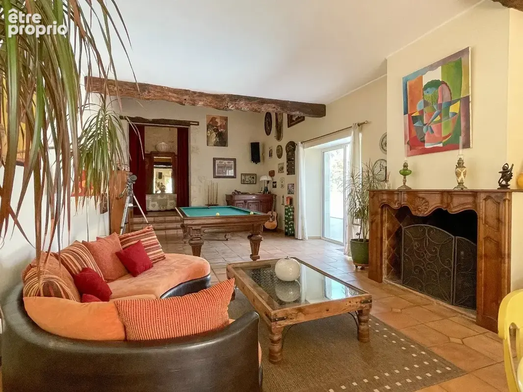 Une maison en pierres autour de sa piscine - photo 7