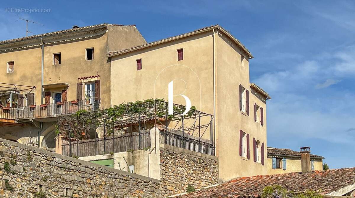 Maison à SAINT-SAUVEUR-DE-CRUZIERES