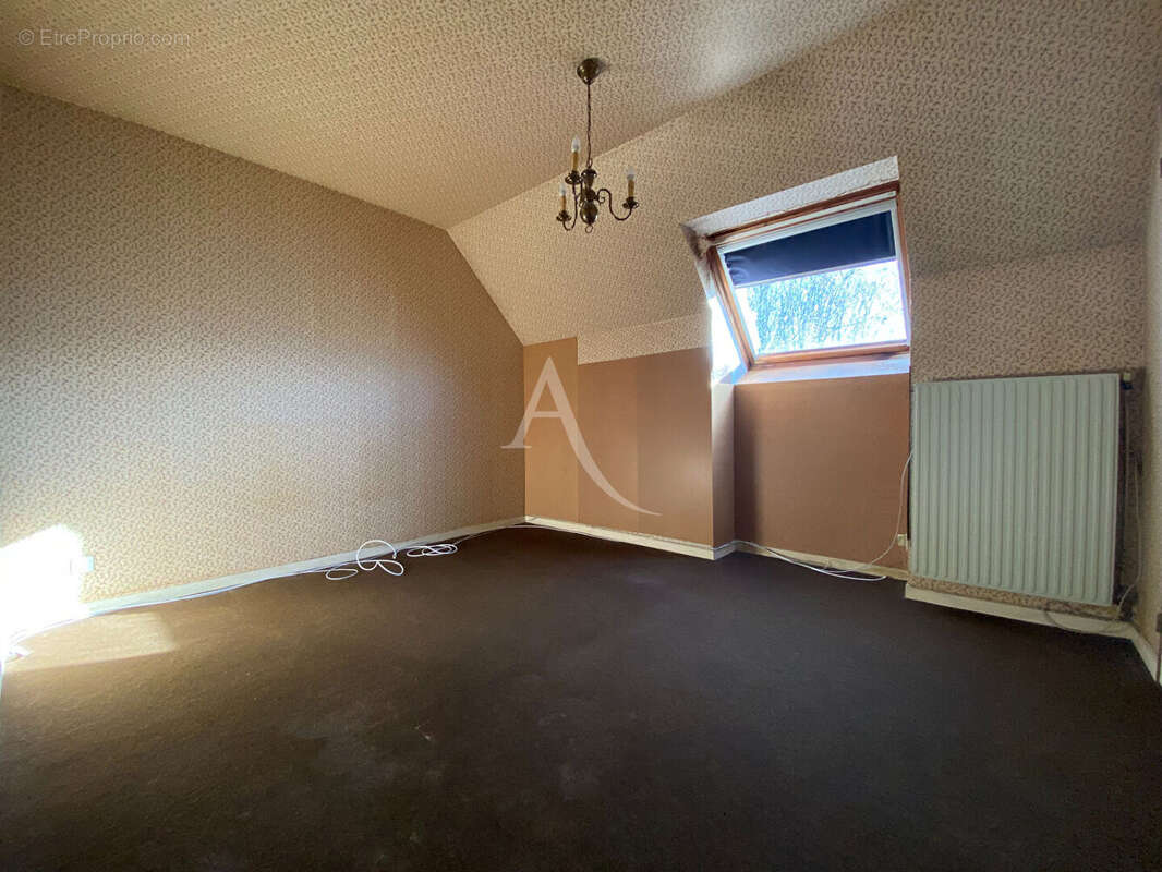 Maison à MONTREUIL-JUIGNE