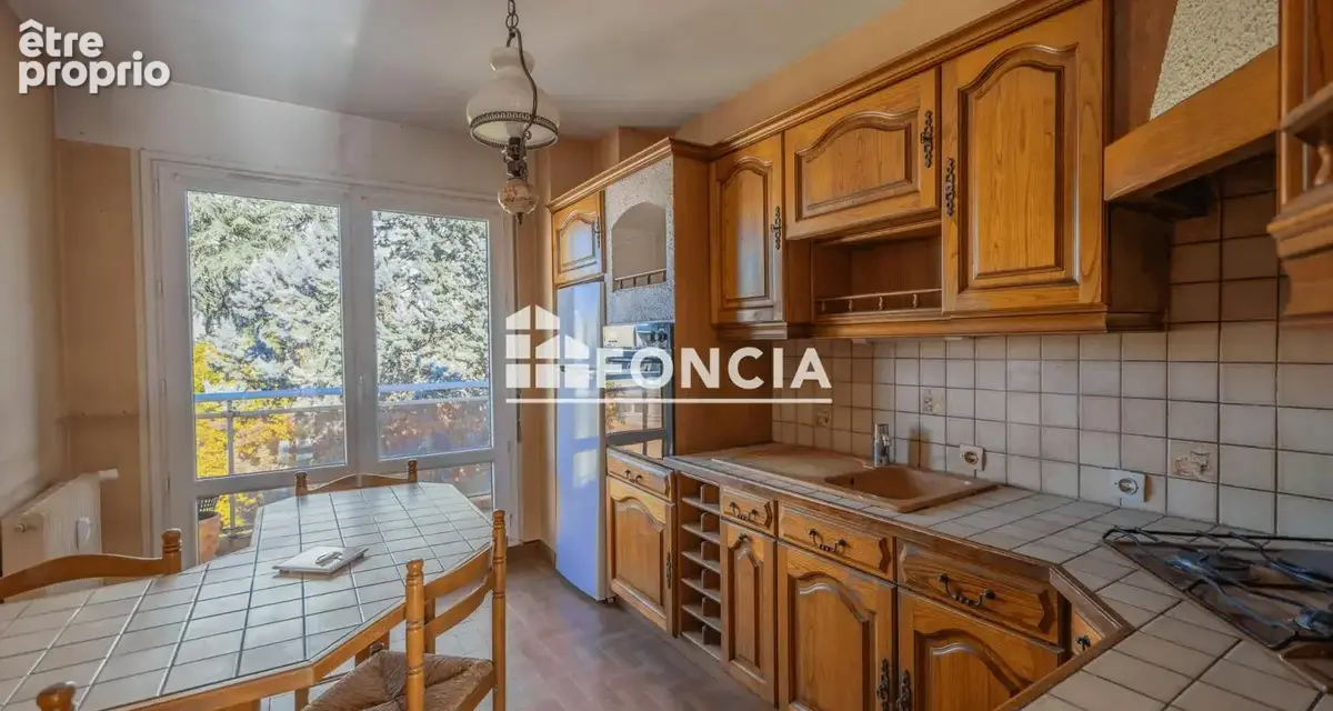 T4 à rénover avec balcon et garage – Centre Firminy - photo 8