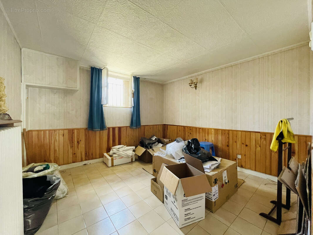 Maison à SAINT-PANTALEON-DE-LARCHE