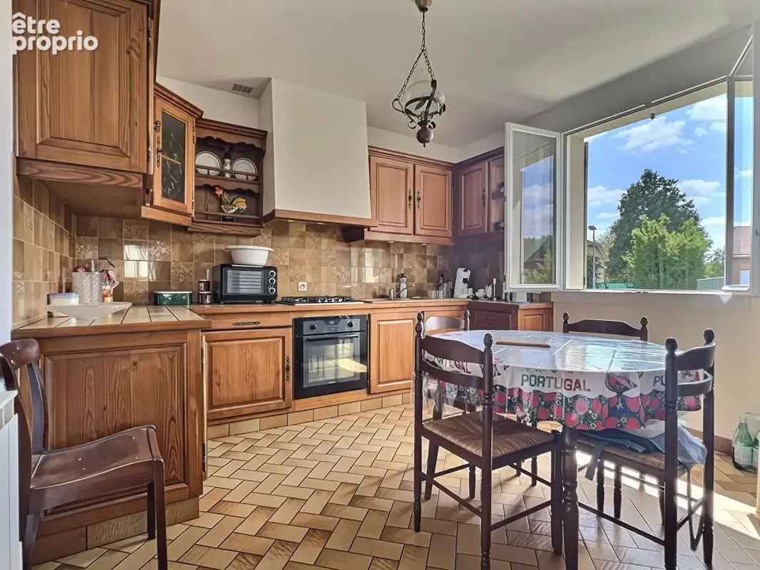 Située à Castelmoron-sur-Lot, au coeur d'un quartier calme et recherché, cette agréable maison de plain-pied développe une surfa - photo 6