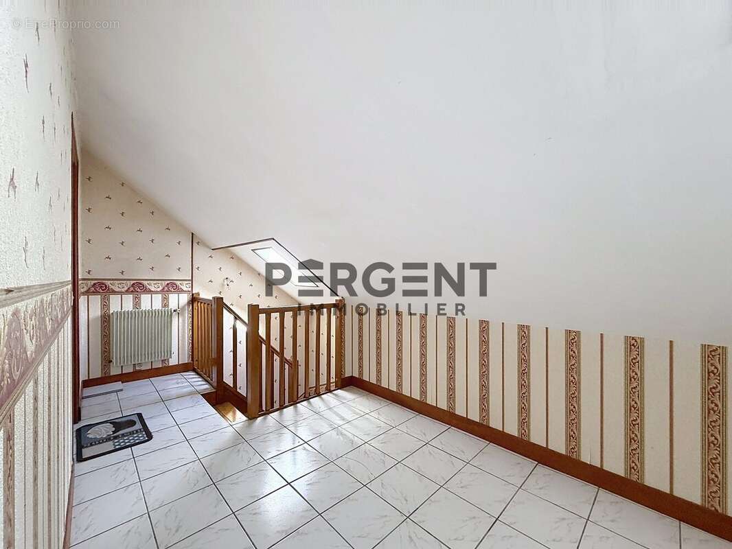 Maison à VIVIER-AU-COURT