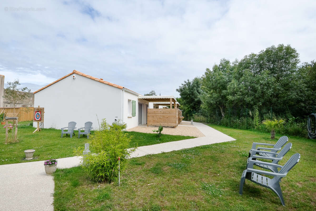 A 15 MINUTES DES SABLES D'OLONNE : Ensemble immobilier aux multiples possibilités sur 2300 m² de terrain - photo 2