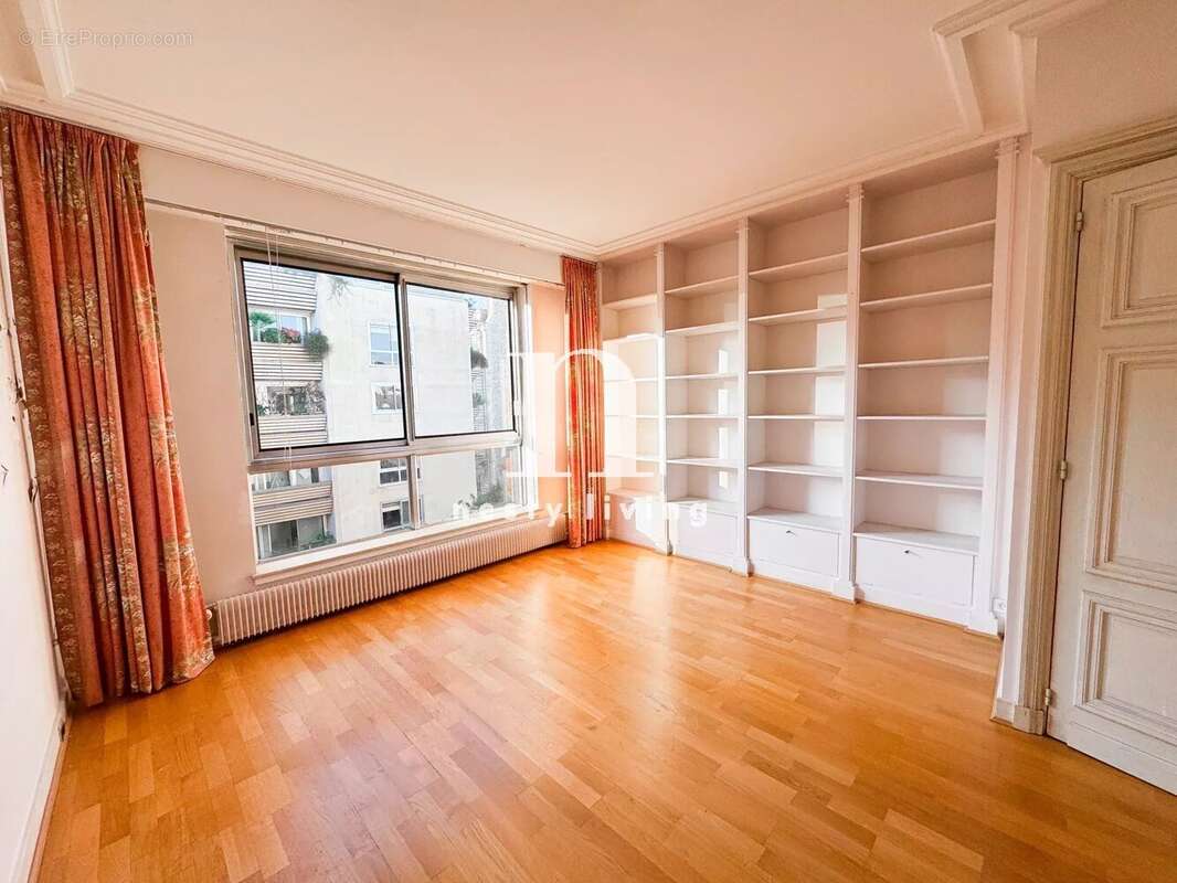 Appartement à PARIS-7E