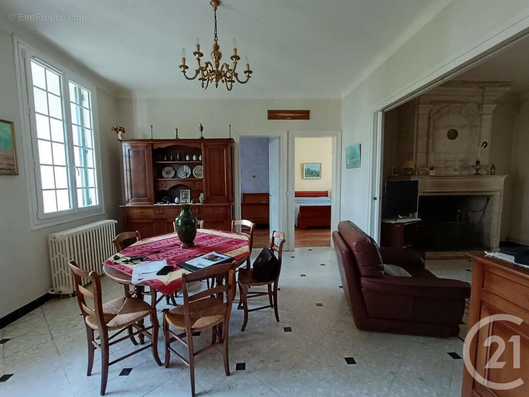 Maison à SAINT-SEURIN-SUR-L'ISLE
