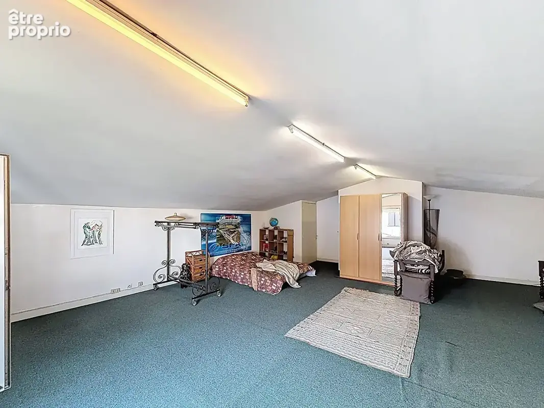 Local d activite  de 137 m²  habitables - photo 6