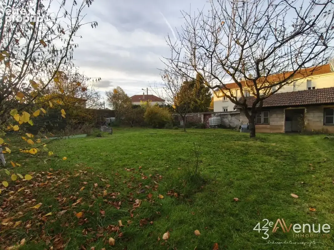 Appartement 7 pièces 146 m² à vendre à Le Chambon-Feugerolles (42500) - photo 3