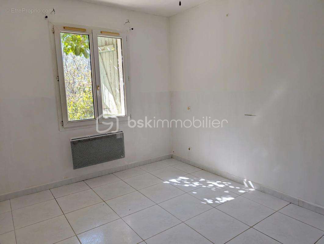 Pavillon de plain-pied de 110 m² sur une parcelle arborée de 1 339 m² - photo 9