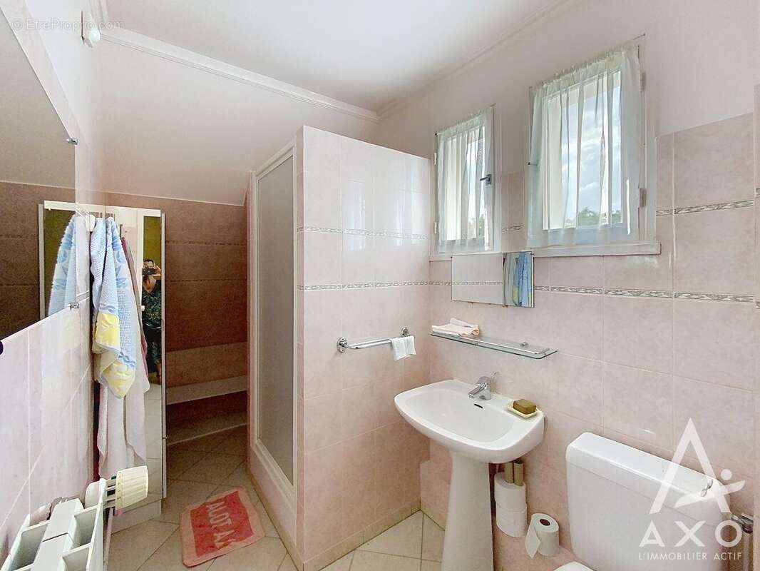 Gien Belle Demeure 6 chambres sur 3 niveaux - photo 13