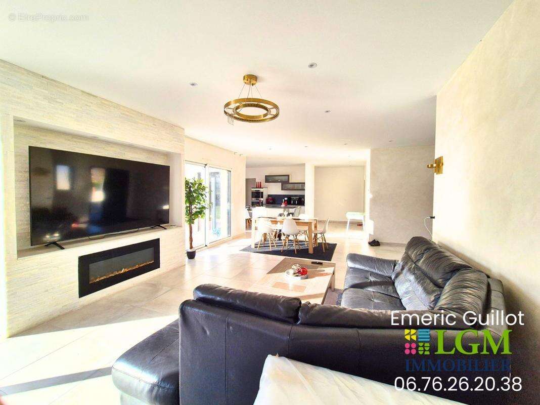 Maison à VILLEBAROU