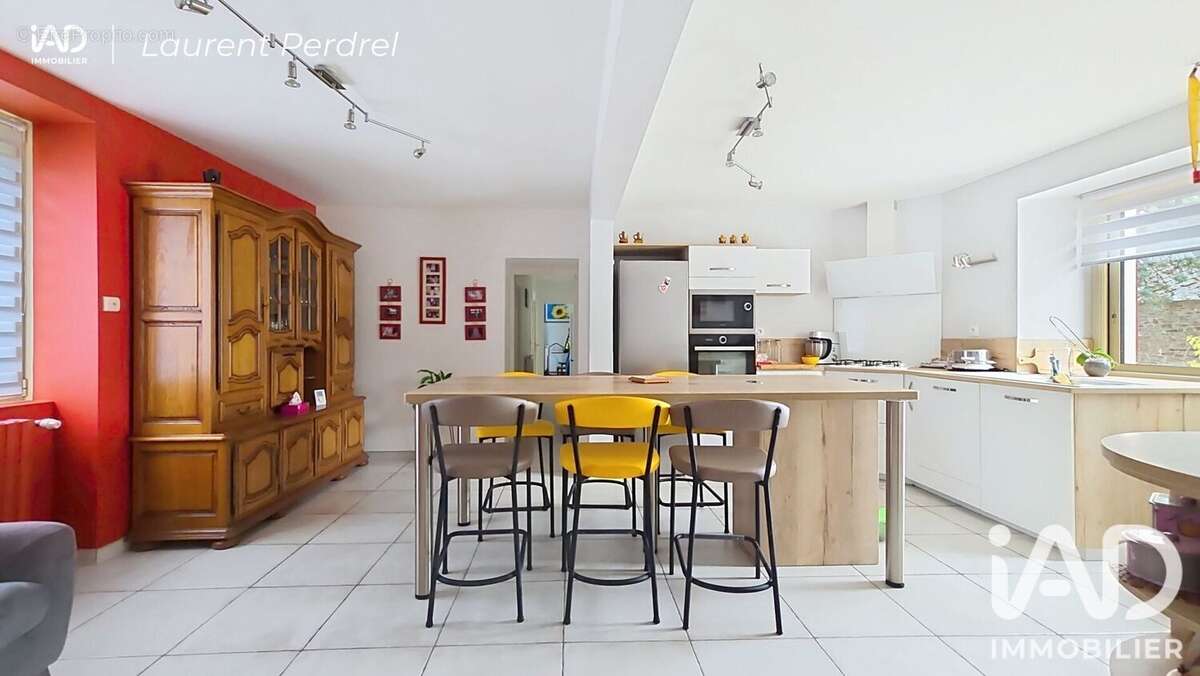 Maison 226 m² à Sainte-Marie  - photo 6