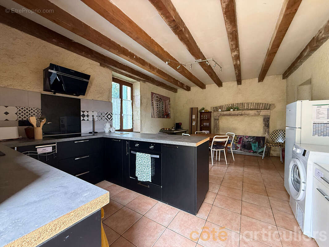 Maison à AINAY-LE-VIEIL