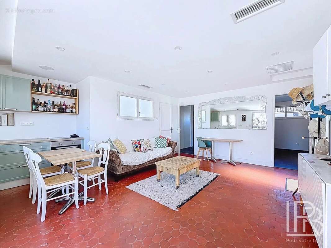 Appartement à MARSEILLE-1E