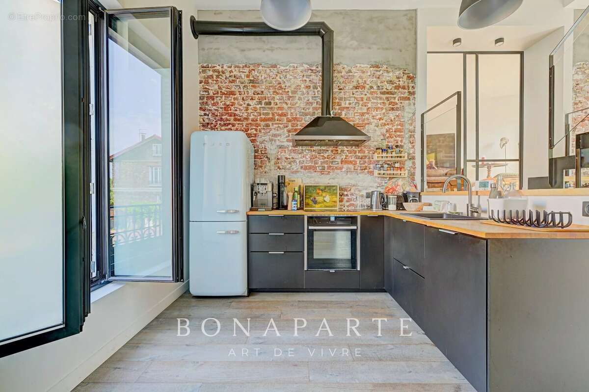 Suresnes – Élégante maison familiale de 210 m² avec jardin paysager et garage - photo 7